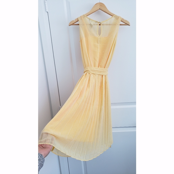 Banana Republic Pleated Dress - Size 0 - Picture 9 of 12